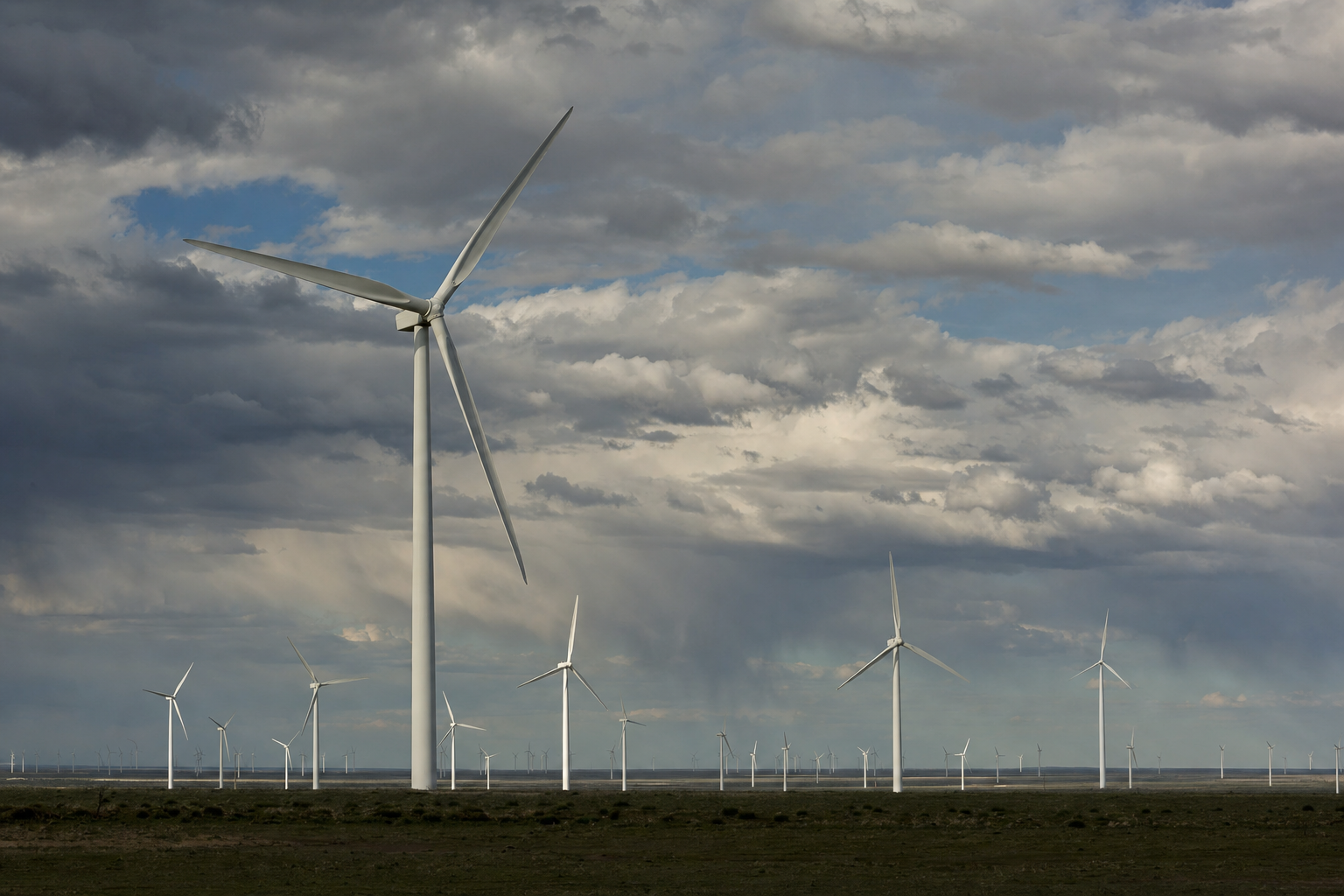 Photographie d'un cadre énergétique illustrant l'histoire de Diamondback Energy, Inc.