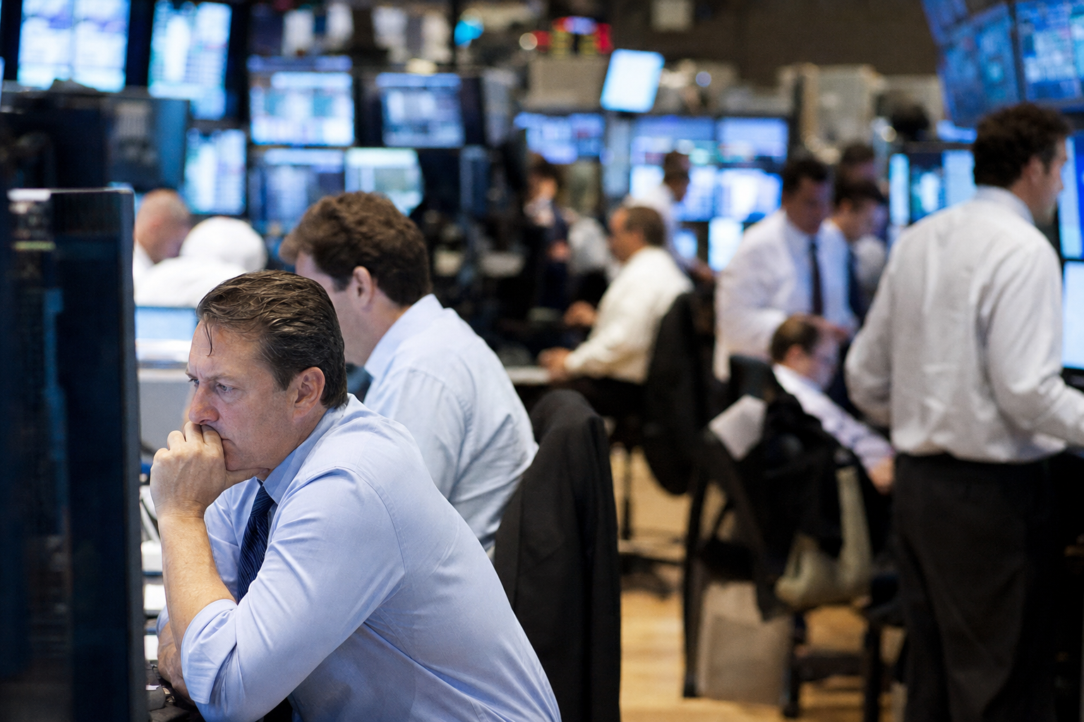 Photographie d'un cadre financier illustrant l'histoire de Standard Chartered PLC